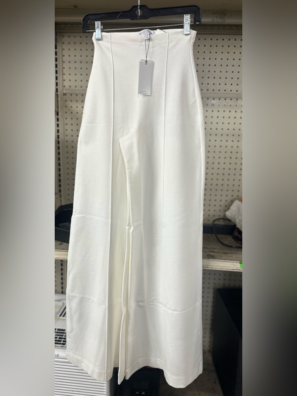 High-Rise White Wide-Leg pants - Sleek Flare Style - Picture 5 of 9